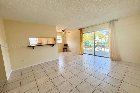 Condominio en venta en North Miami Beach, Florida, 2 dormitorios, 110.55 m2 № 1777743 - foto 7
