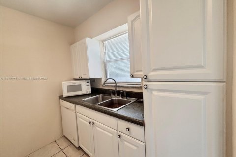 Condominio en venta en North Miami Beach, Florida, 2 dormitorios, 110.55 m2 № 1777743 - foto 13