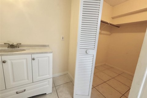 Condominio en venta en North Miami Beach, Florida, 2 dormitorios, 110.55 m2 № 1777743 - foto 22