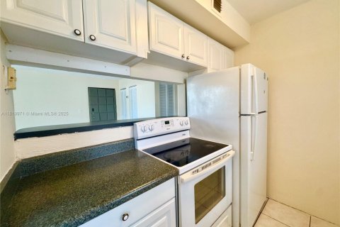 Condominio en venta en North Miami Beach, Florida, 2 dormitorios, 110.55 m2 № 1777743 - foto 12