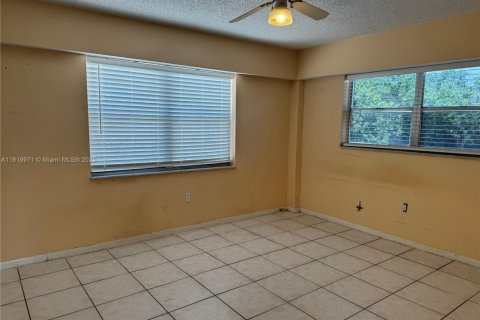 Condominio en venta en North Miami Beach, Florida, 2 dormitorios, 110.55 m2 № 1777743 - foto 14