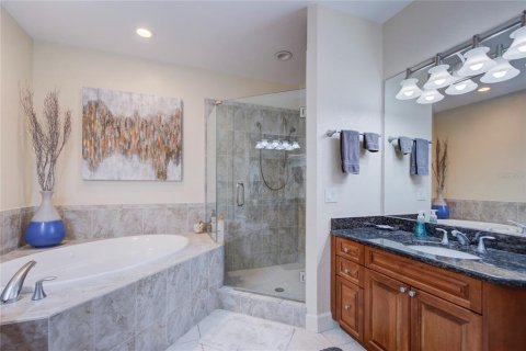 Townhouse in Treasure Island, Florida 3 bedrooms, 260.59 sq.m. № 1819057 - photo 25