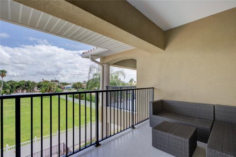 Townhouse in Treasure Island, Florida 3 bedrooms, 260.59 sq.m. № 1819057 - photo 23