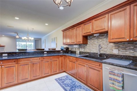 Townhouse in Treasure Island, Florida 3 bedrooms, 260.59 sq.m. № 1819057 - photo 16