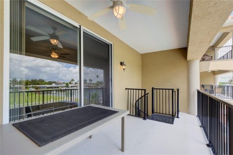 Townhouse in Treasure Island, Florida 3 bedrooms, 260.59 sq.m. № 1819057 - photo 10