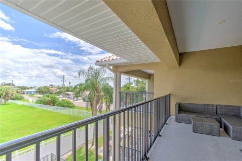 Townhouse in Treasure Island, Florida 3 bedrooms, 260.59 sq.m. № 1819057 - photo 22