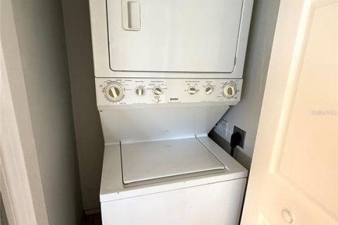 Townhouse in Brandon, Florida 3 bedrooms, 126.72 sq.m. № 1866278 - photo 13