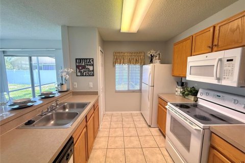 Townhouse in Brandon, Florida 3 bedrooms, 126.72 sq.m. № 1866278 - photo 9