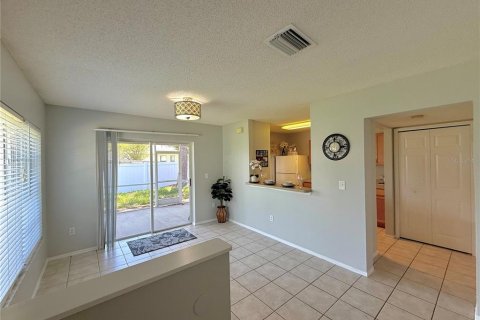 Townhouse in Brandon, Florida 3 bedrooms, 126.72 sq.m. № 1866278 - photo 6