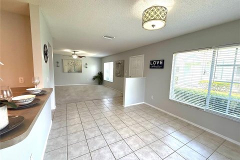 Townhouse in Brandon, Florida 3 bedrooms, 126.72 sq.m. № 1866278 - photo 14