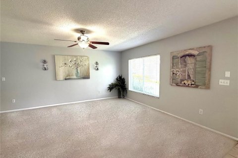 Townhouse in Brandon, Florida 3 bedrooms, 126.72 sq.m. № 1866278 - photo 5