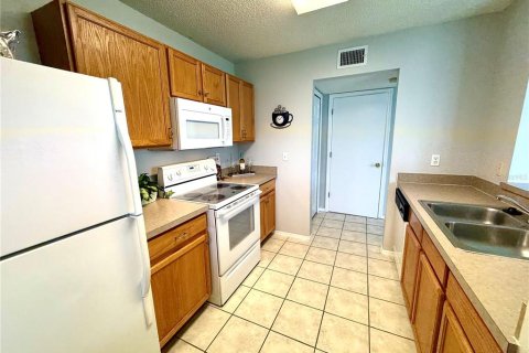 Townhouse in Brandon, Florida 3 bedrooms, 126.72 sq.m. № 1866278 - photo 10