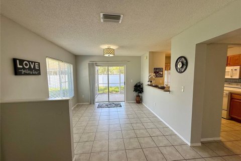 Townhouse in Brandon, Florida 3 bedrooms, 126.72 sq.m. № 1866278 - photo 7