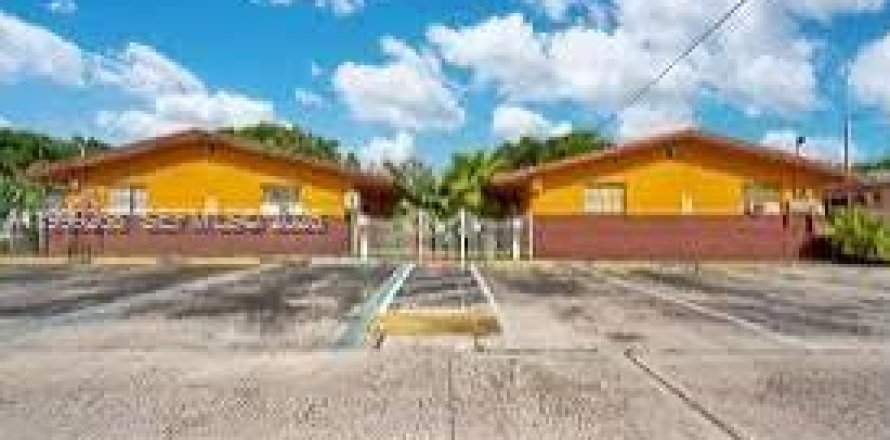 Propiedad comercial en Hallandale Beach, Florida 1299.7 m2 № 2064038