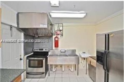 Propiedad comercial en venta en Hallandale Beach, Florida, 1299.7 m2 № 2064038 - foto 3