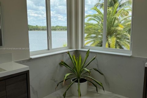 Villa ou maison à vendre à Weston, Floride: 5 chambres, 348.1 m2 № 1939509 - photo 16
