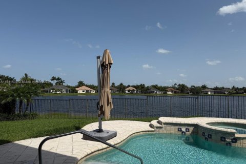 Villa ou maison à vendre à Weston, Floride: 5 chambres, 348.1 m2 № 1939509 - photo 3