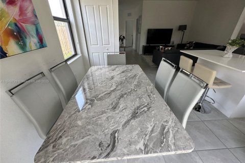 Adosado en venta en Homestead, Florida, 3 dormitorios, 123.37 m2 № 2054193 - foto 4