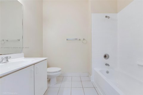 Villa ou maison à louer à Homestead, Floride: 3 chambres, 112.97 m2 № 1978274 - photo 6