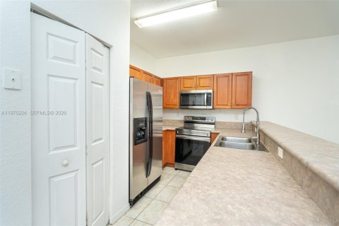 Copropriété à vendre à Miramar, Floride: 3 chambres, 139.82 m2 № 2089903 - photo 10