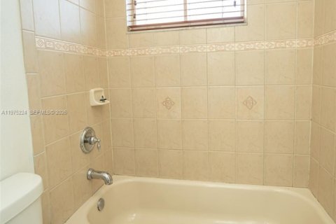 Copropriété à vendre à Miramar, Floride: 3 chambres, 139.82 m2 № 2089903 - photo 27