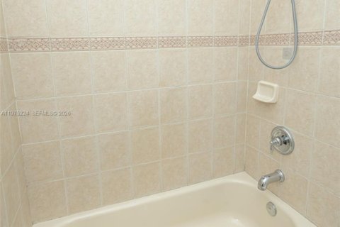 Copropriété à vendre à Miramar, Floride: 3 chambres, 139.82 m2 № 2089903 - photo 19