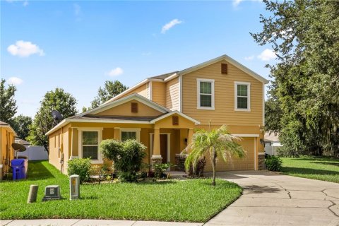 House in Tavares, Florida 4 bedrooms, 268.39 sq.m. № 2367183
