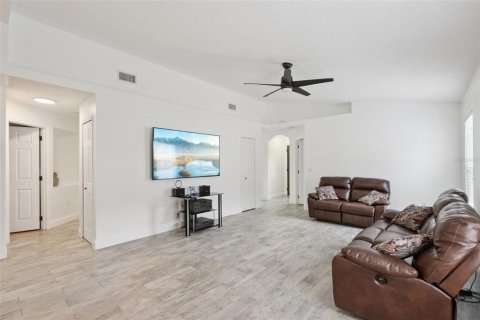 Villa ou maison à vendre à Orlando, Floride: 3 chambres, 124.4 m2 № 2215638 - photo 3