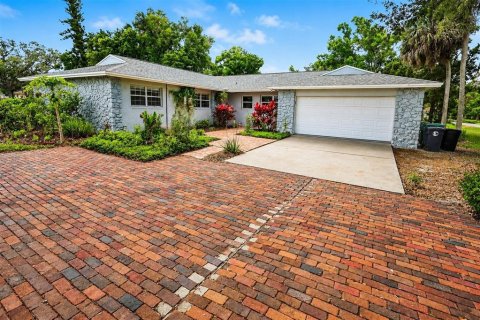 House in Palmetto, Florida 3 bedrooms, 194.63 sq.m. № 2101945