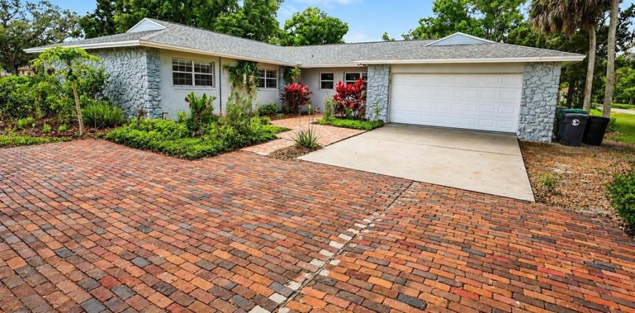 House in Palmetto, Florida 3 bedrooms, 194.63 sq.m. № 2101945