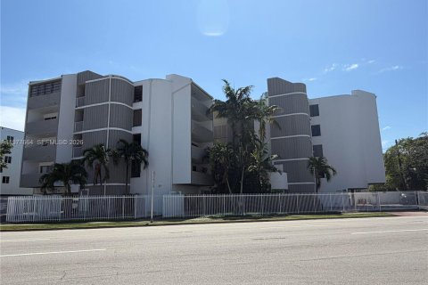 Кондоминиум с 1 спальней в Майами-Бич, Флорида № 2048060