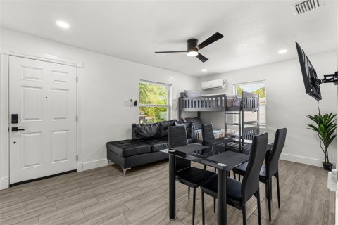 Casa en venta en Bradenton, Florida, 5 dormitorios, 184.23 m2 № 2157442 - foto 15