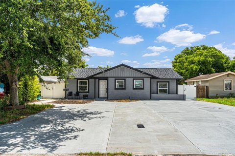 Casa en Bradenton, Florida 5 dormitorios, 184.23 m2 № 2157442