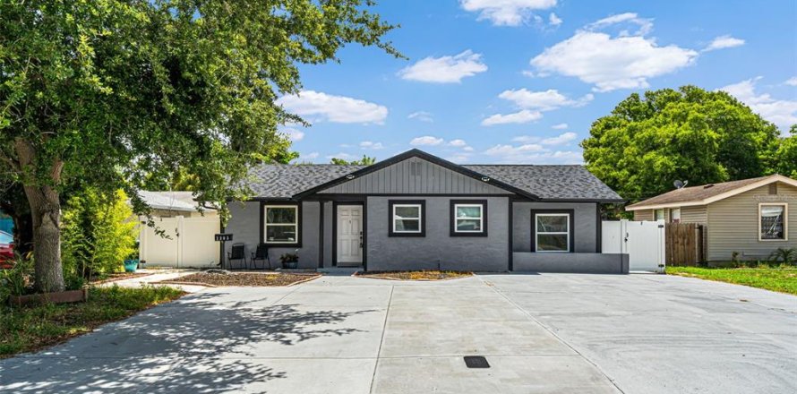 Casa en Bradenton, Florida 5 dormitorios, 184.23 m2 № 2157442