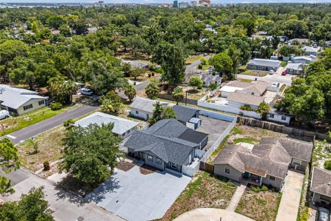 Casa en venta en Bradenton, Florida, 5 dormitorios, 184.23 m2 № 2157442 - foto 4