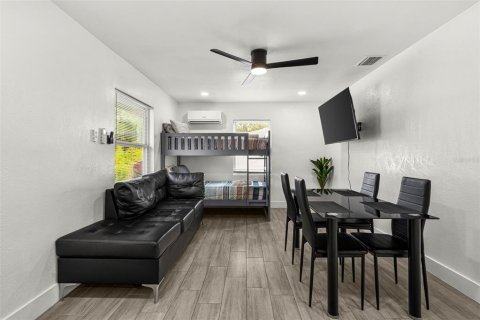 Casa en venta en Bradenton, Florida, 5 dormitorios, 184.23 m2 № 2157442 - foto 14