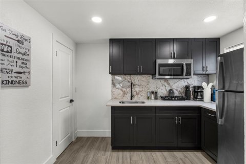 Casa en venta en Bradenton, Florida, 5 dormitorios, 184.23 m2 № 2157442 - foto 17