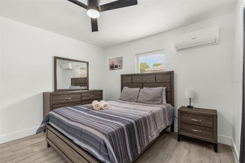 Casa en venta en Bradenton, Florida, 5 dormitorios, 184.23 m2 № 2157442 - foto 24