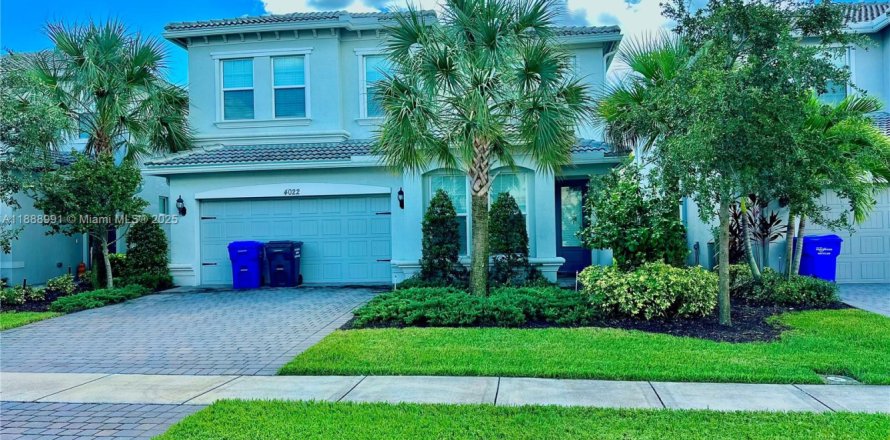 Casa en Hollywood, Florida 5 dormitorios, 232.44 m2 № 2012259