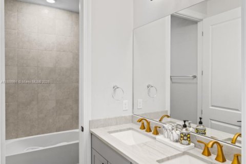 Casa en alquiler en Hollywood, Florida, 5 dormitorios, 232.44 m2 № 2012259 - foto 28