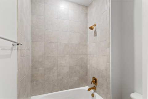 Casa en alquiler en Hollywood, Florida, 5 dormitorios, 232.44 m2 № 2012259 - foto 27