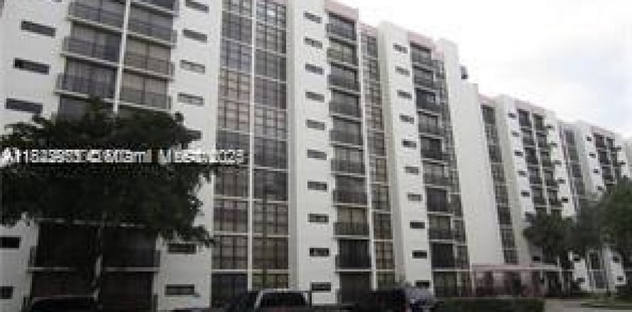 Condominio en Sunny Isles Beach, Florida, 1 dormitorio  № 1787195
