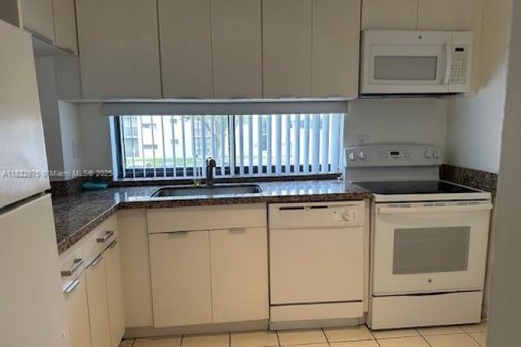 Condominio en alquiler en Sunny Isles Beach, Florida, 1 dormitorio, 71.26 m2 № 1787195 - foto 5