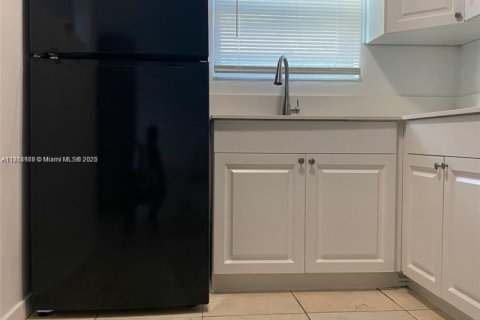 Immobilier commercial à vendre à Fort Lauderdale, Floride: 247.12 m2 № 1979427 - photo 3