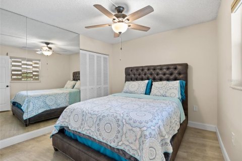 Condo in Cocoa Beach, Florida, 3 bedrooms  № 1773637 - photo 25