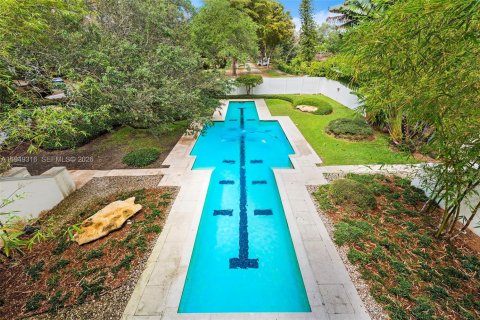 Villa ou maison à vendre à Miami, Floride: 6 chambres, 392.23 m2 № 2008658 - photo 17