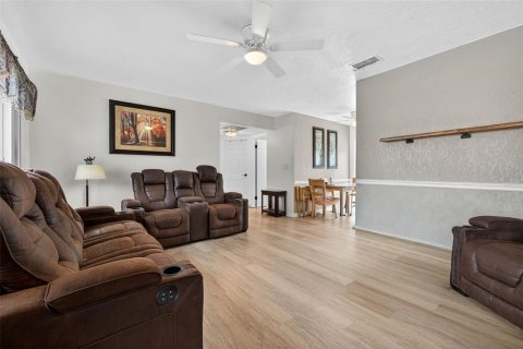 Villa ou maison à vendre à Seminole, Floride: 3 chambres, 100.06 m2 № 2142006 - photo 3