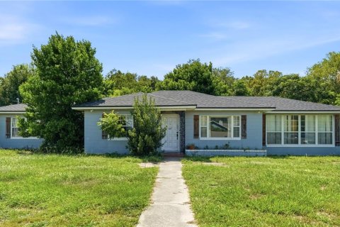 House in Oviedo, Florida 3 bedrooms, 163.42 sq.m. № 2321442