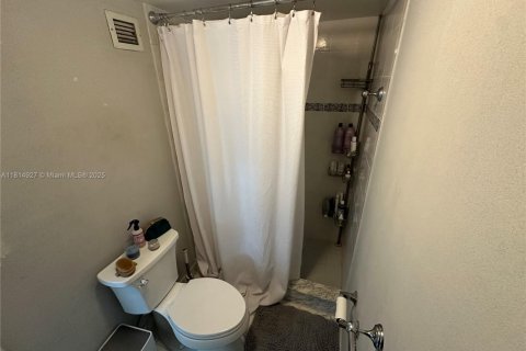 Condo in Miami, Florida, 2 bedrooms  № 1766548 - photo 17