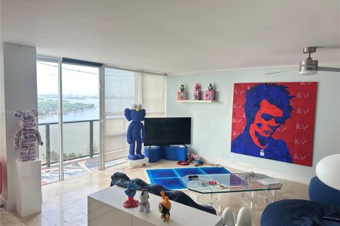 Condo in Miami, Florida, 2 bedrooms  № 1766548 - photo 1